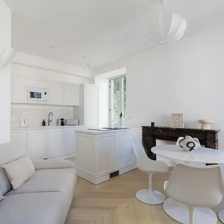 2 Pieces D'architecte Face Aux Thermes *