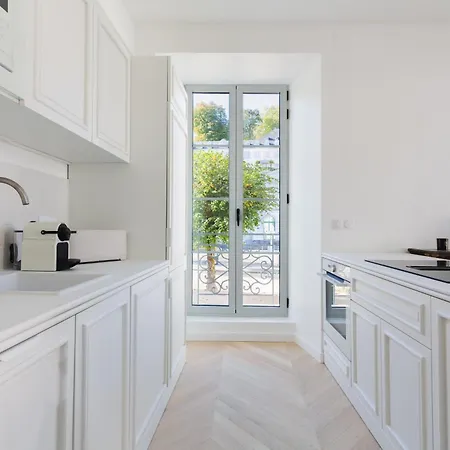 2 Pieces D'architecte Face Aux Thermes