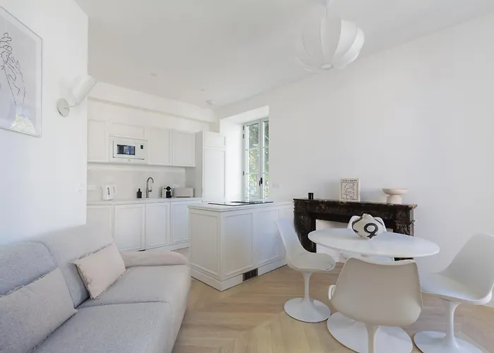 2 Pieces D'architecte Face Aux Thermes *